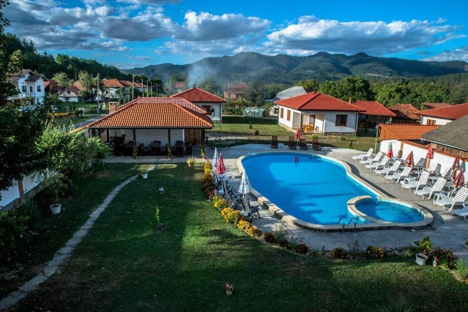 Complex Balkandzhii Aprilzi Exterior foto